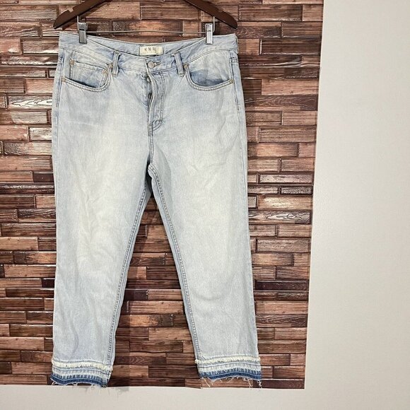 We The Free People Light Wash Raw Hem Straight Leg Ankle Jeans Sz 30 Button fly - Picture 1 of 7
